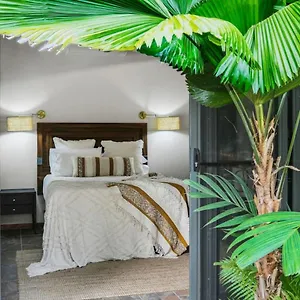 The Jade Pavilion Couples And Digital Nomads Holiday home