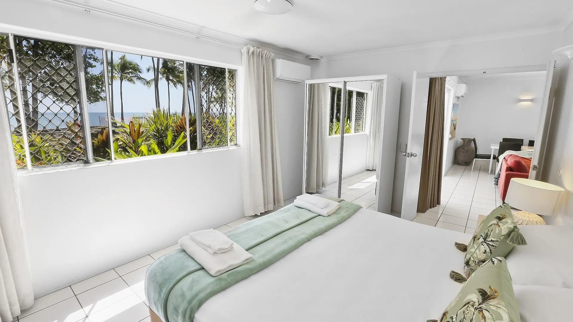 Agincourt Beachfront Apartments Clifton Beach