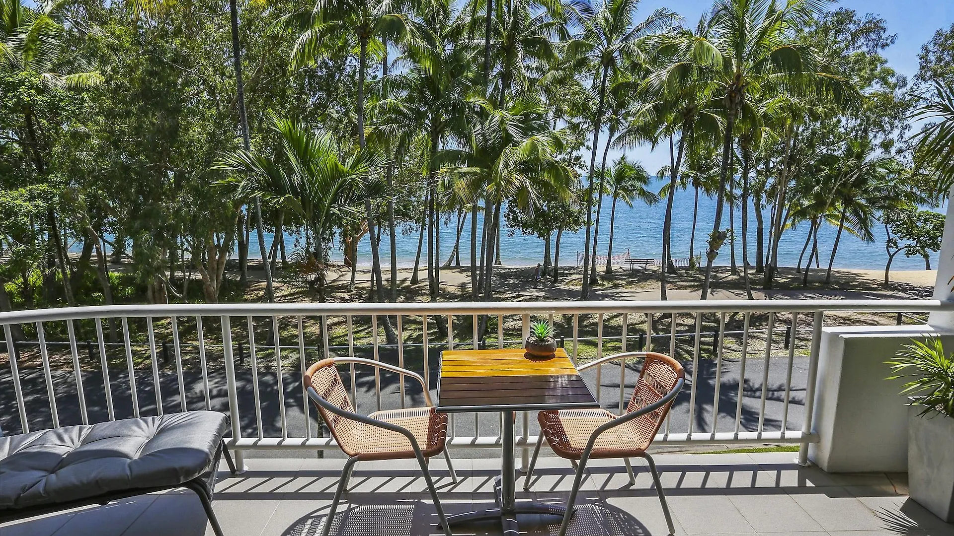 Lejlighedshotel Agincourt Beachfront Apartments Clifton Beach